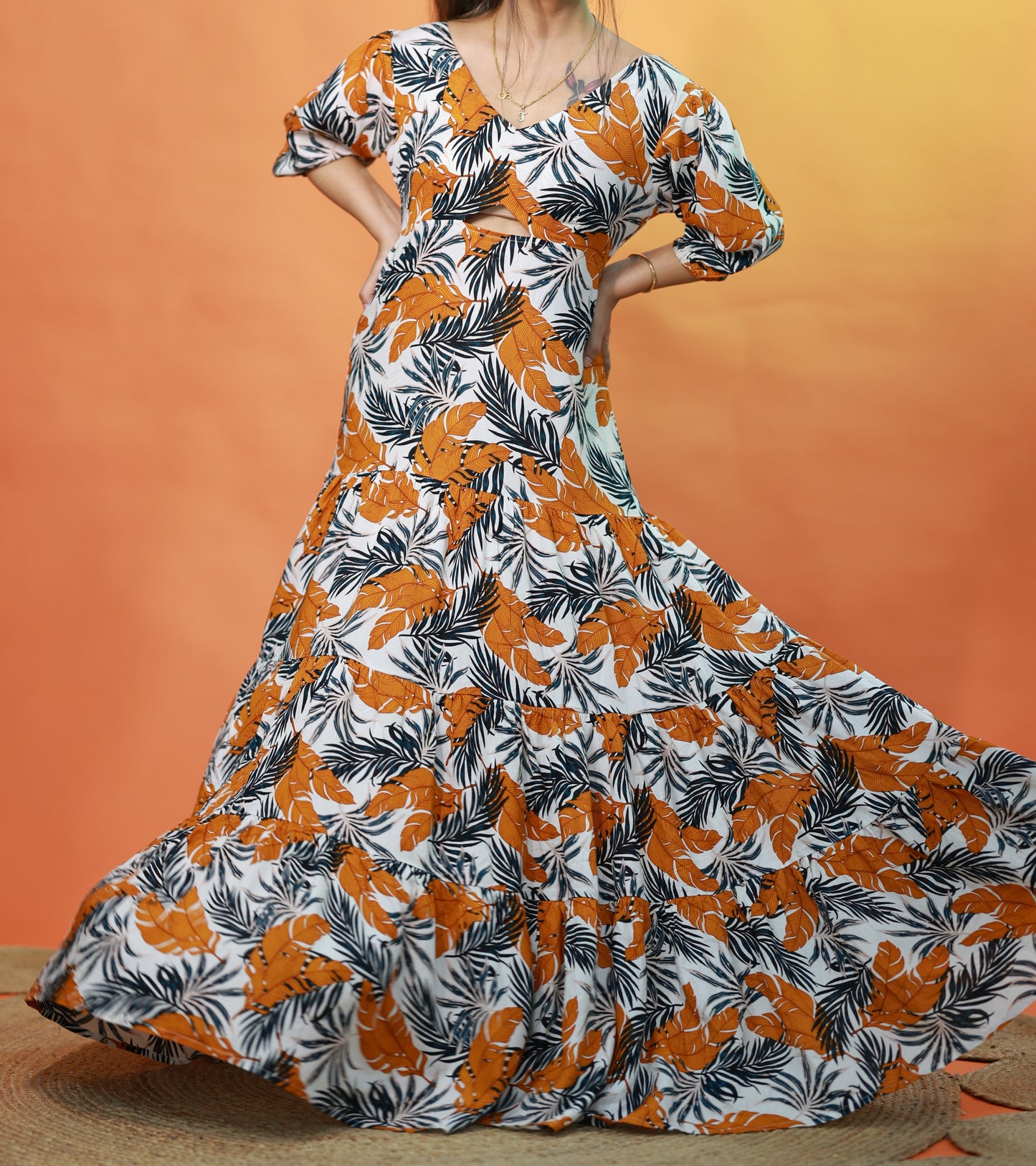 MAXI DRESS WITH TRIANGLE CUTOUT