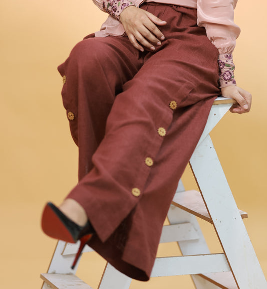 FLARED PANTS WITH FUNCTIONAL SIDE SLIT
